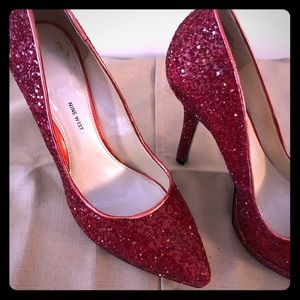 RED SPARKLE Pumps!